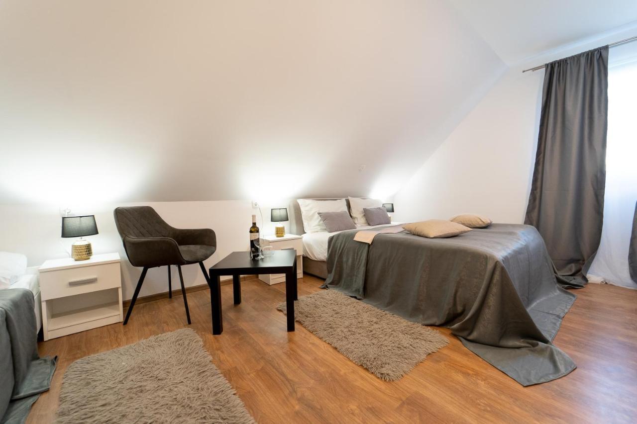 Rooms & Apartment Milan Saborsko Esterno foto