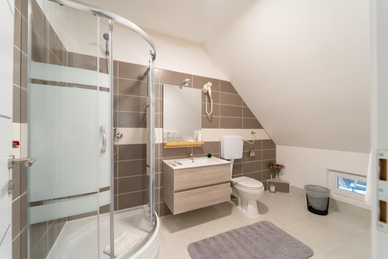 Rooms & Apartment Milan Saborsko Esterno foto