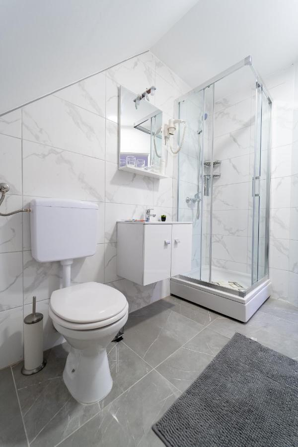 Rooms & Apartment Milan Saborsko Esterno foto