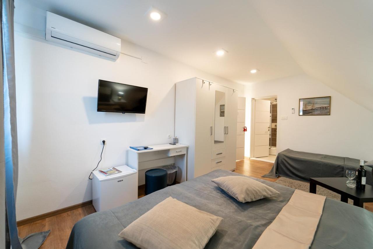 Rooms & Apartment Milan Saborsko Esterno foto