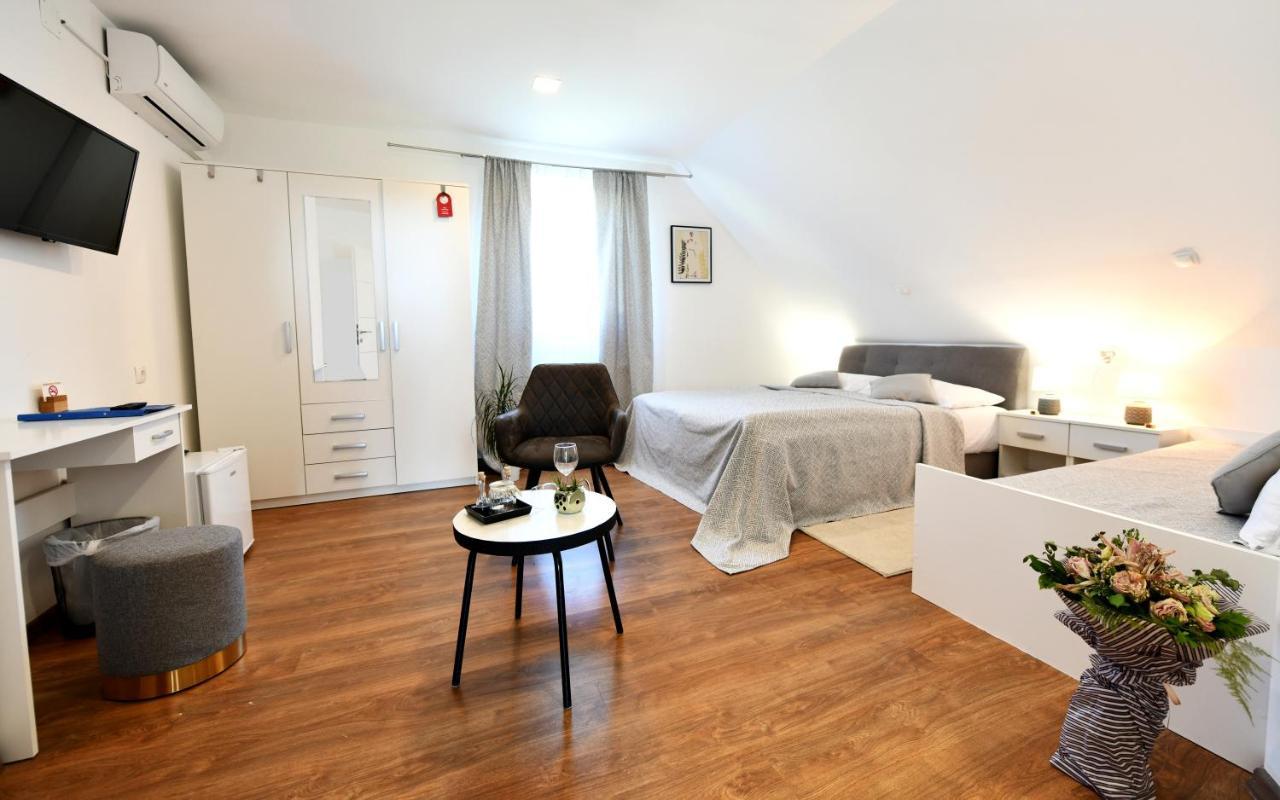 Rooms & Apartment Milan Saborsko Esterno foto