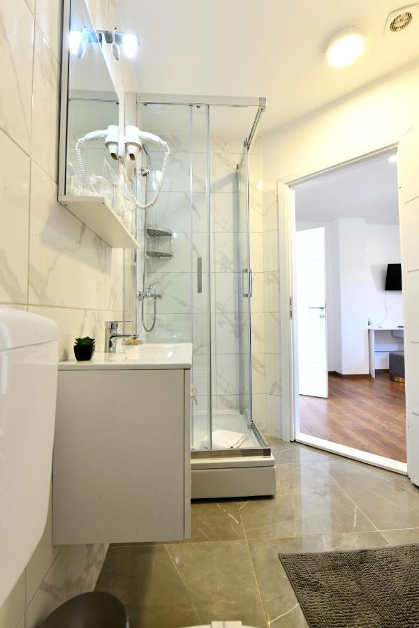 Rooms & Apartment Milan Saborsko Esterno foto